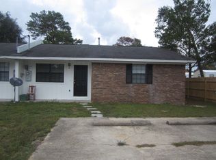 25 10th Ave #B, Shalimar, FL 32579