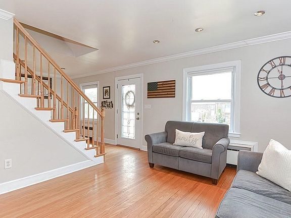 4th image of 66 Marigold Ave