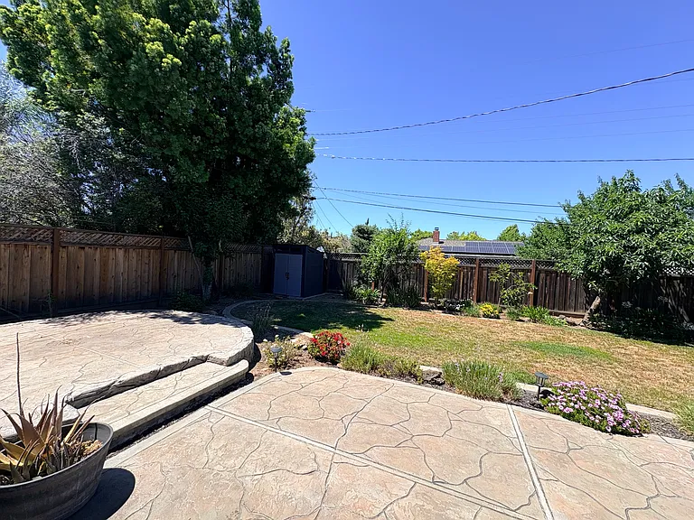 1695 Merrill Dr — Photo 24