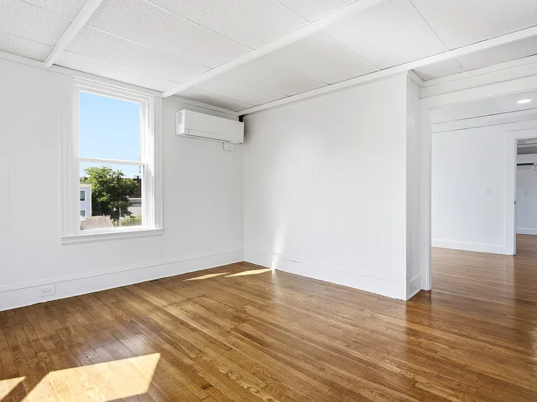 27 Linden St #27 — Photo 3