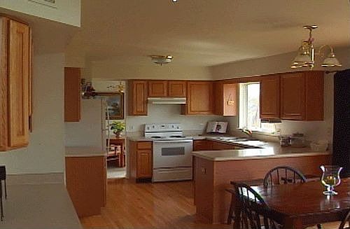 5th image of 913 Country Creek Dr