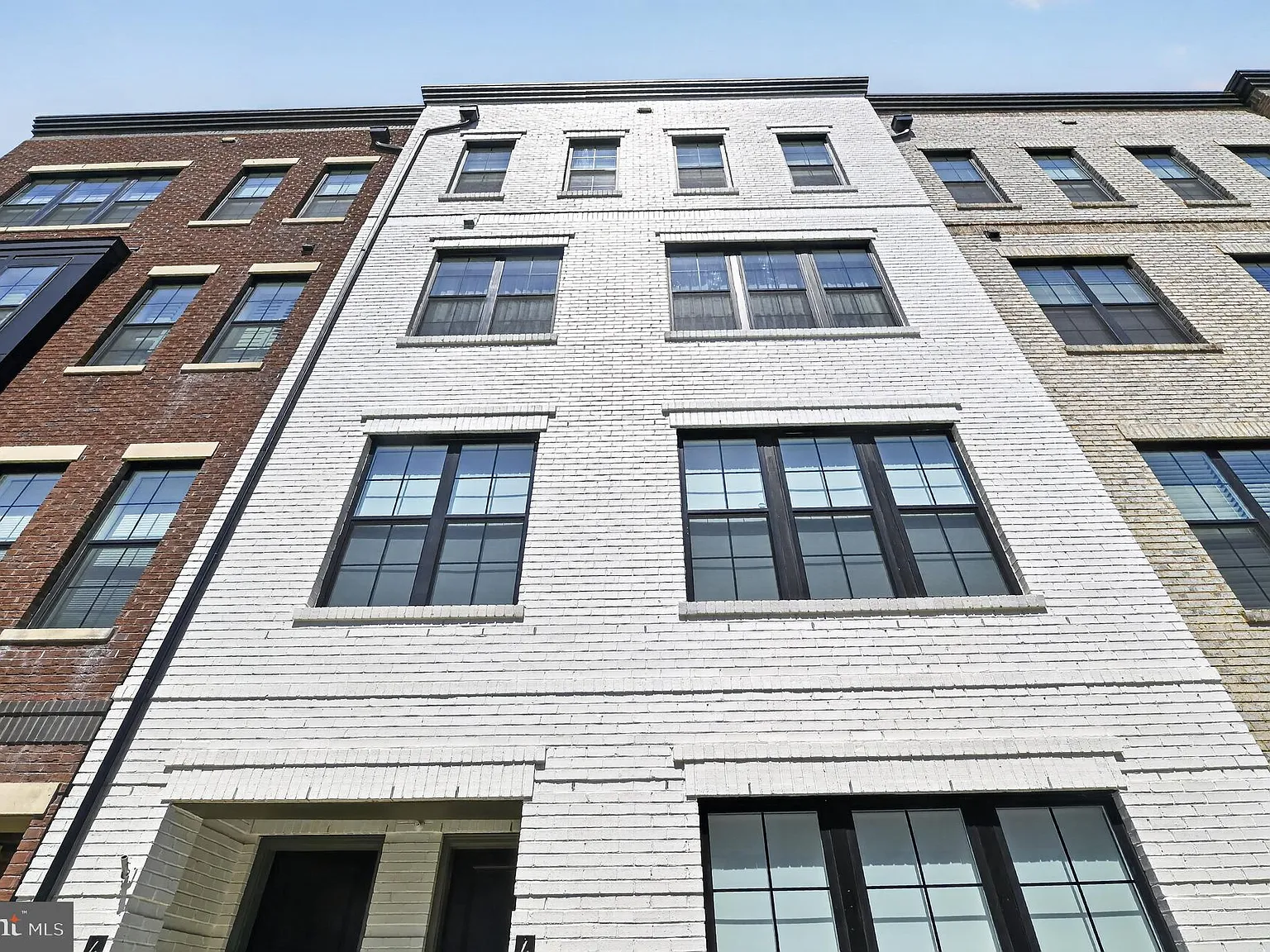Metro Walk Flats/Lifts Condo — Photo 3