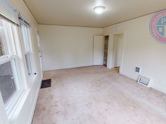 4th image of 713 & 715 N Emerson St #713