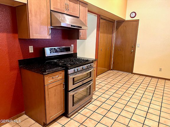 5th image of 7237 Orizaba Ave