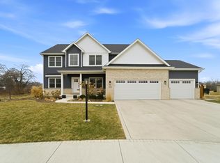 11200 Oak Ridge Ct, Winfield, IN 46307