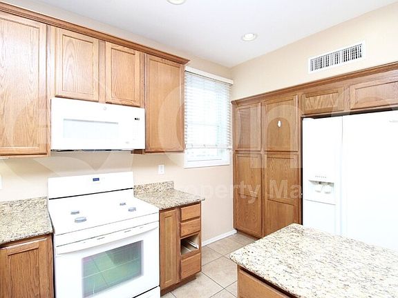 4th image of 2213 E Sunland Ave