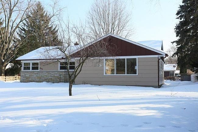 1st image of 841 W Riverview Dr