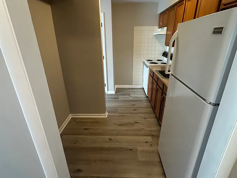 313 E Jefferson St #11A — Photo 4