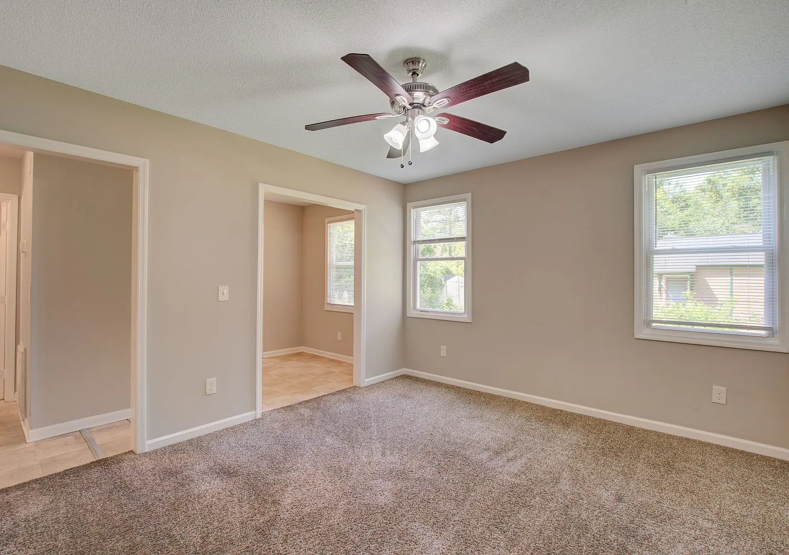 Beautiful 3BR/2BA Home Close to Everything Columbia Has to Offer - Available for Pre-Leasing — Photo 1