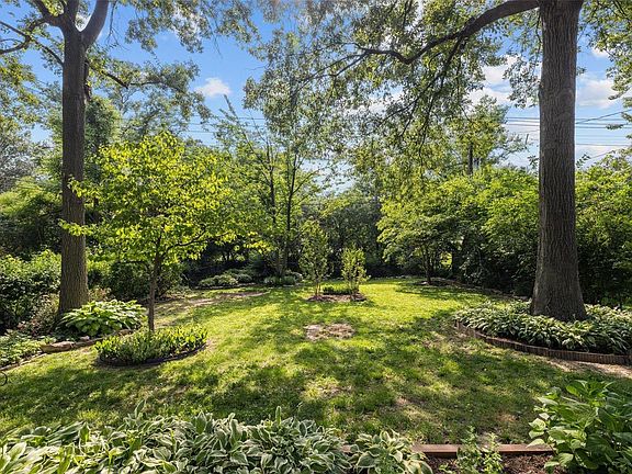 5th image of 875 Glenway Dr