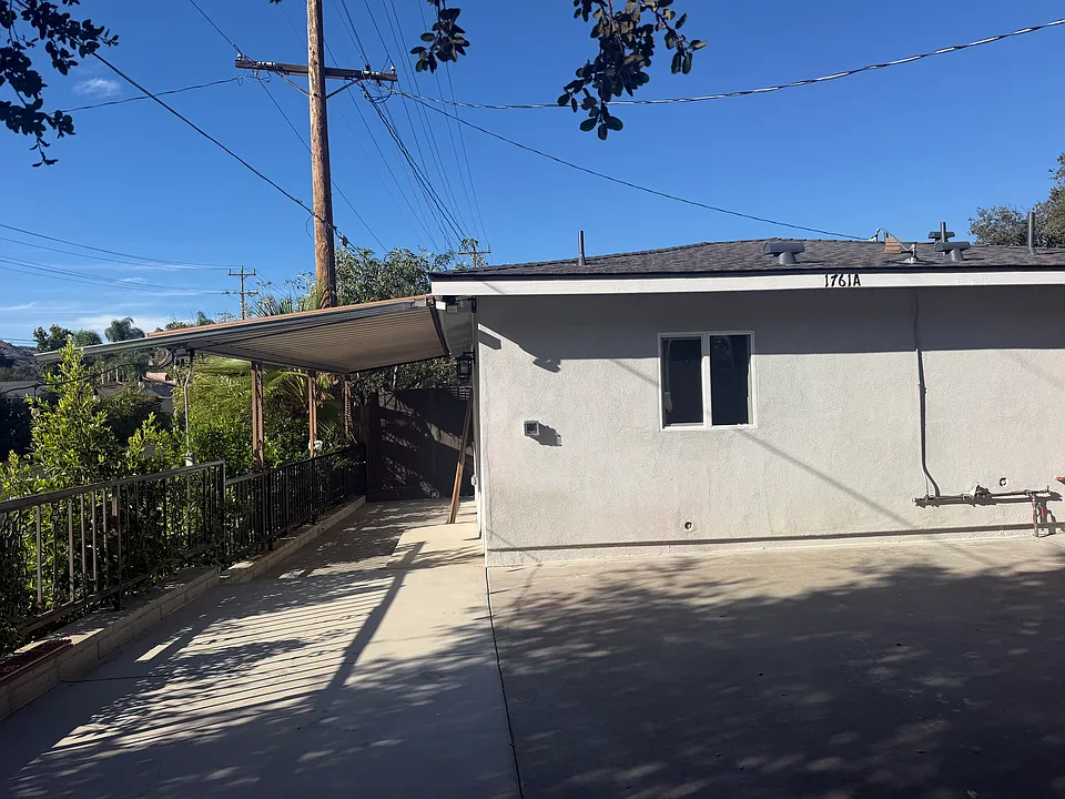 1761 Hillside Dr