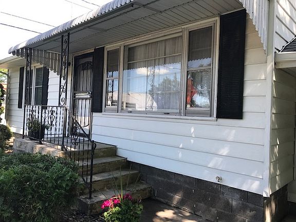2nd image of 1035 W Congress St