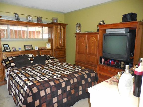 3rd image of 413 Mar Vista Ave