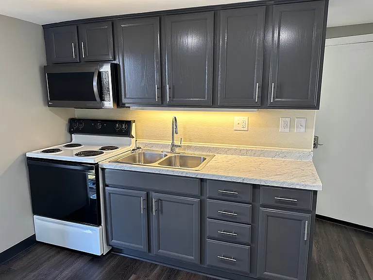210 Hill St — Photo 5