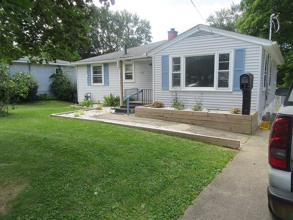 1st image of 82 Brookwood Way S
