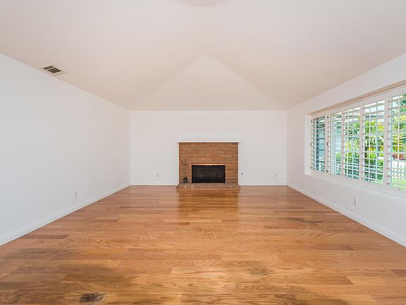 4th image of 8584 Cliffridge Ave