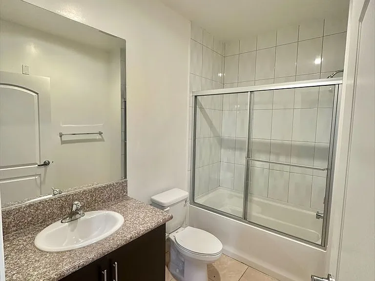 Yaya Nordhoff Apartments — Photo 7