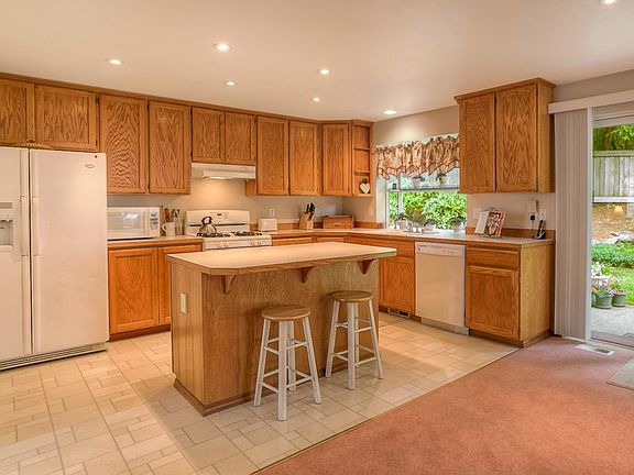 5th image of 8917 163rd Street Ct E