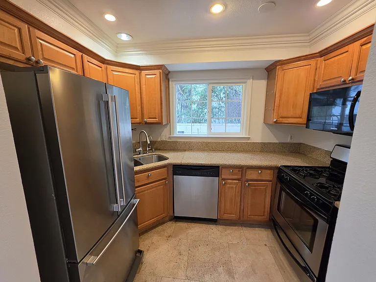 620 W Doran St #7 — Photo 9