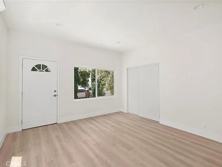 1530 N Mariposa Ave — Photo 4
