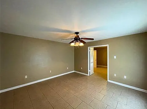 3 bed, 1.0 bath, 1230 sqft, $1,500 — Photo 3