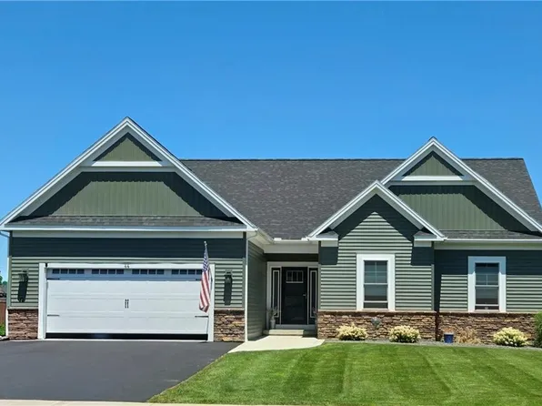 33 Rath Ln, Hamlin, NY 14464