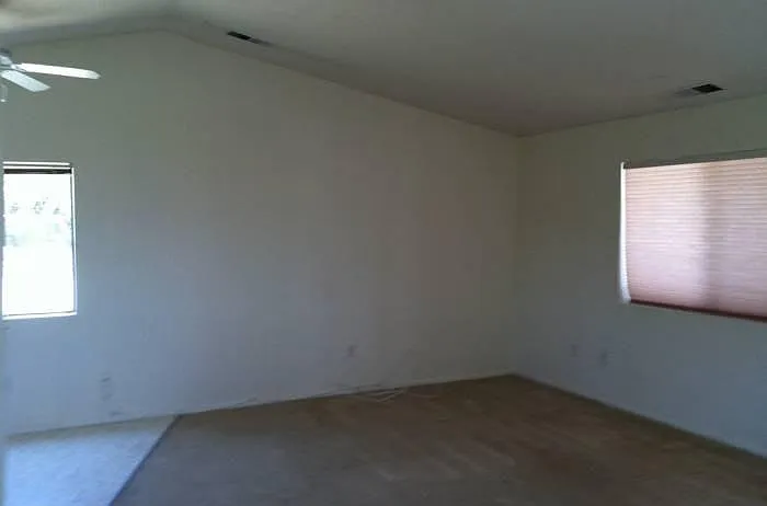 17 Barton Ct — Photo 2