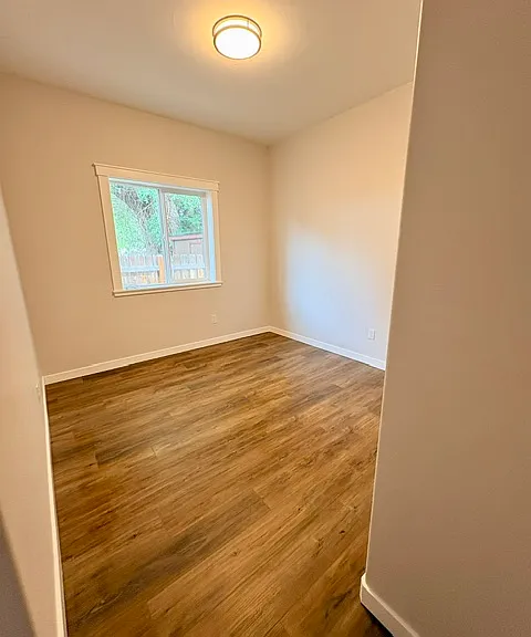 1940 NE Laughlin Rd #2 — Photo 8