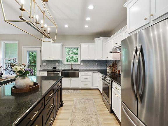 4th image of 245 Hickory Ridge Ln