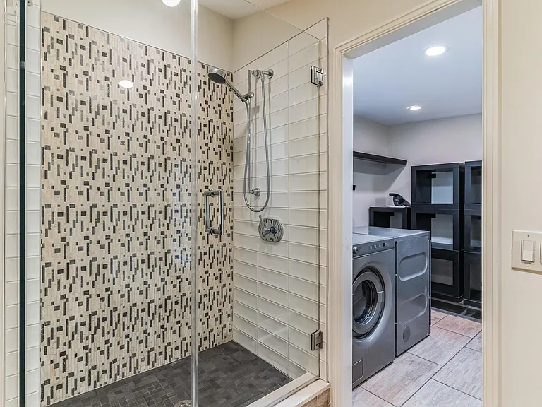 1715 Moravian St — Photo 16
