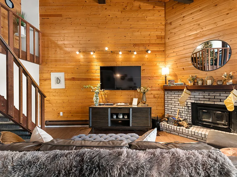 Living Room | Smart Tv | Wood Fireplace