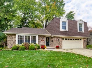 911 Dawes St, Libertyville, IL 60048