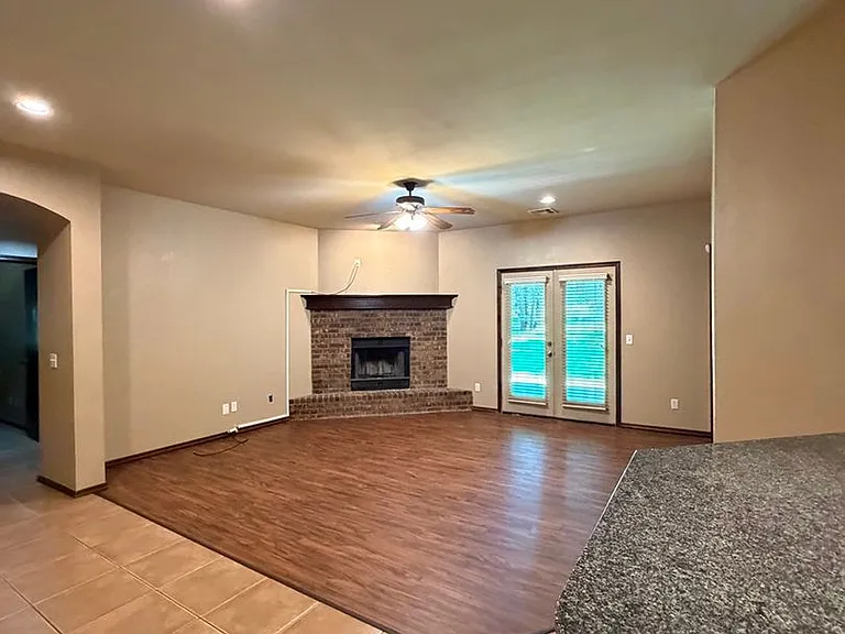 1060 Lost Oak Dr — Photo 4