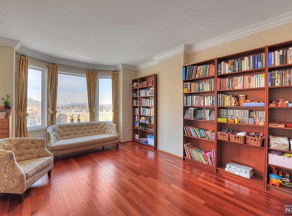 5th image of 1306 City Pl #1306