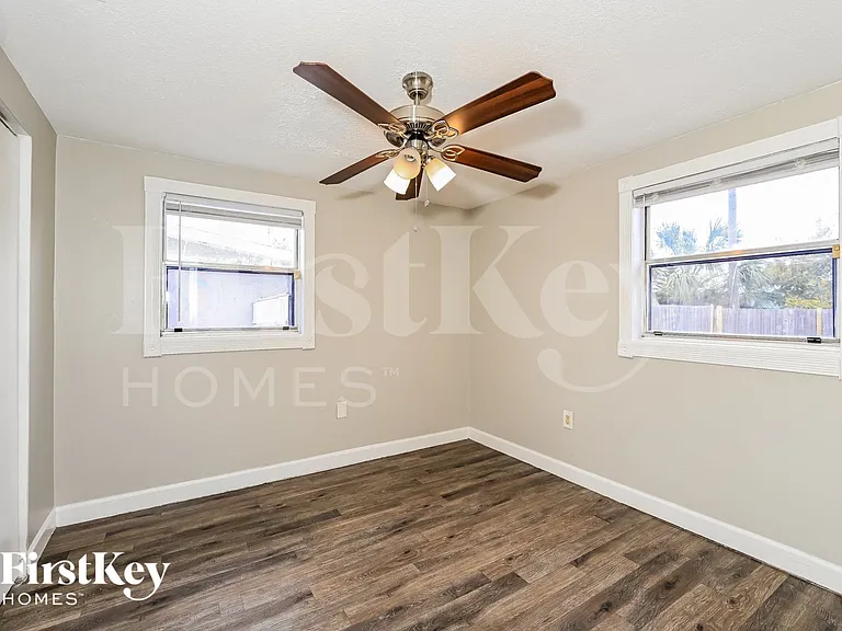 904 Alaska Dr — Photo 12