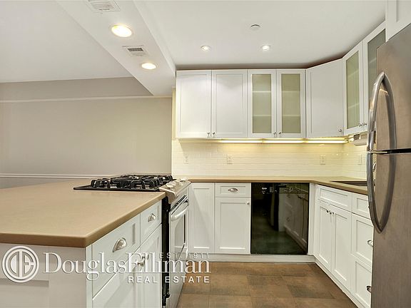 4th image of 90 1st Pl APT 1
