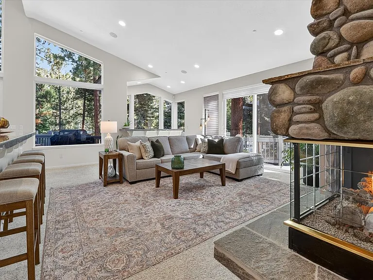 1264 Hidden Woods Dr — Photo 1