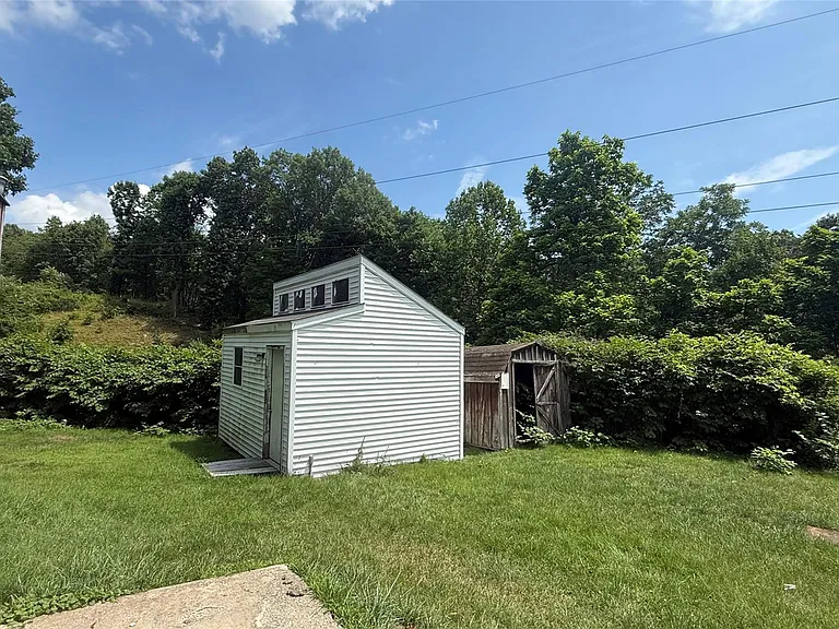 26 Lattintown Rd — Photo 3