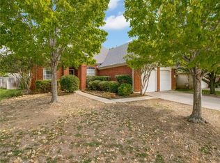 484 Shade Tree Cir, Hurst, TX 76054