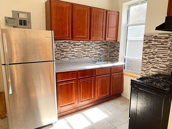 3rd image of 245 Midwood St #10A