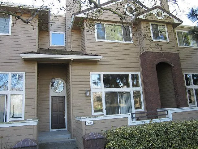 522 Mill River Ln — Photo 3
