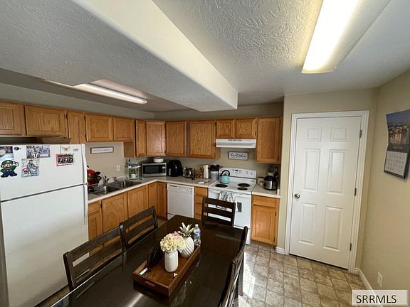 4th image of 638 Valinda Ln
