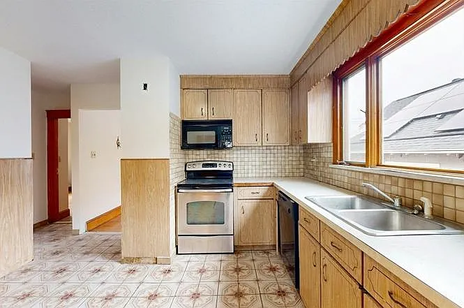 11 Sterling St #11 — Photo 16
