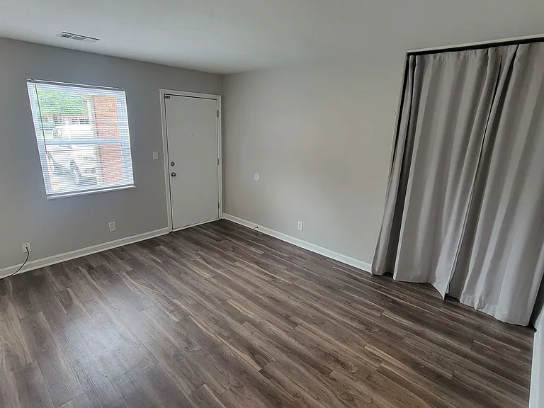 2904 Noe Ct — Photo 4