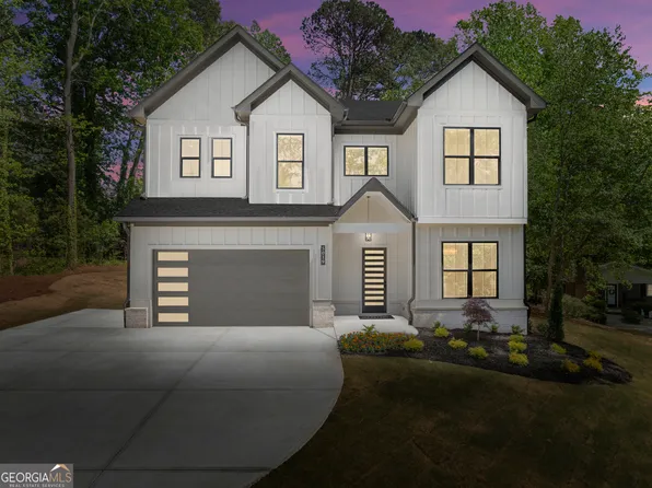 5019 Nichols Dr, Flowery Branch, GA 30542