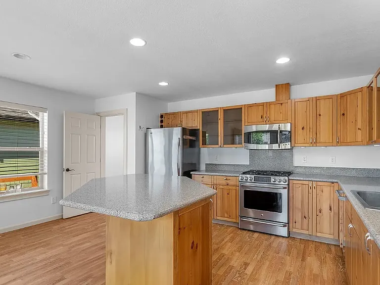 33003 G Pl — Photo 10