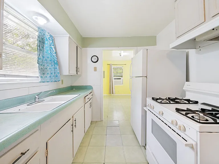 1431 Aransas Ave — Photo 13