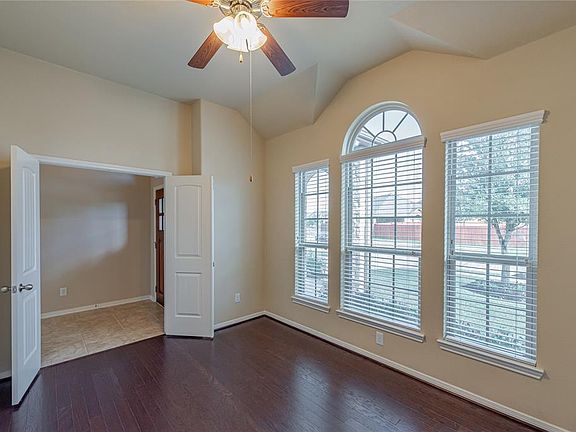 4th image of 4227 Fenetre Forest St