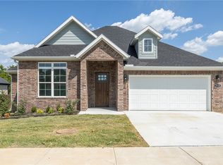 1618 N Pershing St, Fayetteville, AR 72704