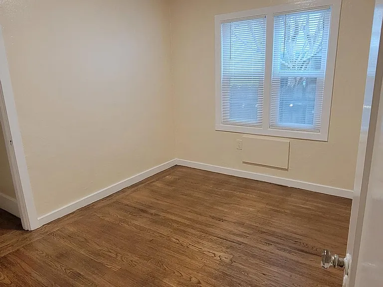 944 Kearney St — Photo 7